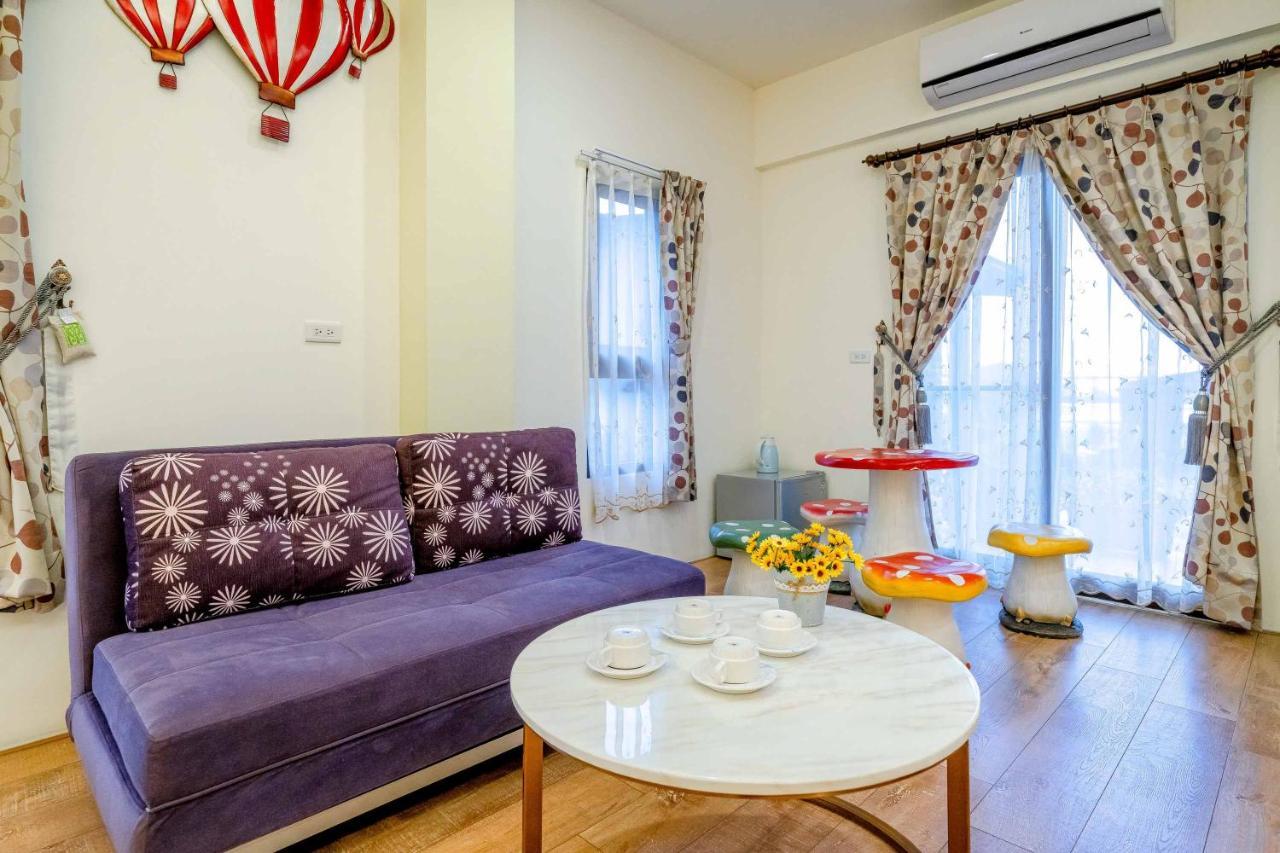 Aurora Castle Guest House Luodong Bagian luar foto
