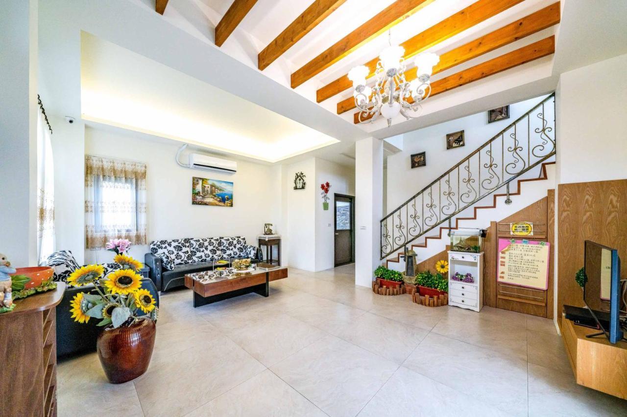 Aurora Castle Guest House Luodong Bagian luar foto
