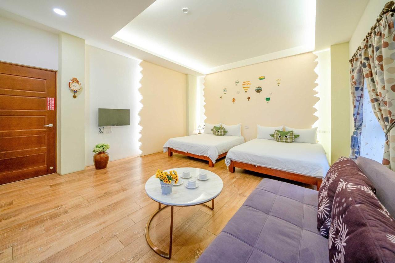 Aurora Castle Guest House Luodong Bagian luar foto